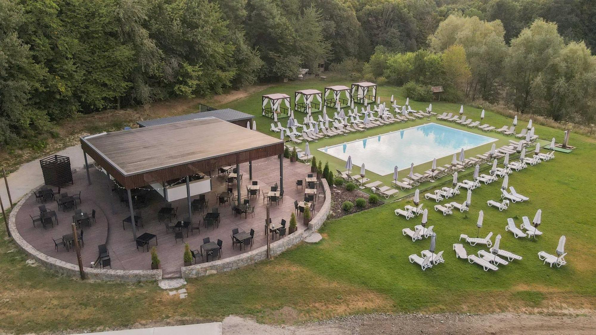 Aquadar Hotel Manʼkivka Buitenkant foto